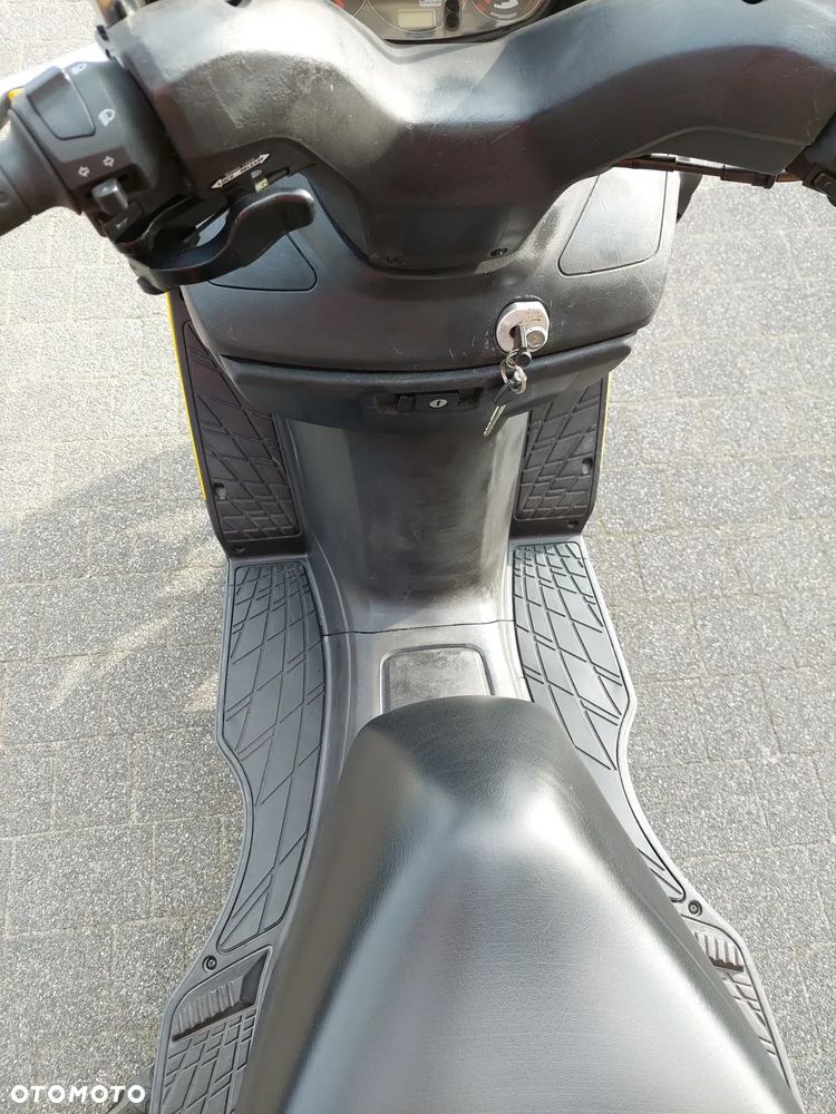 Suzuki Burgman - 17