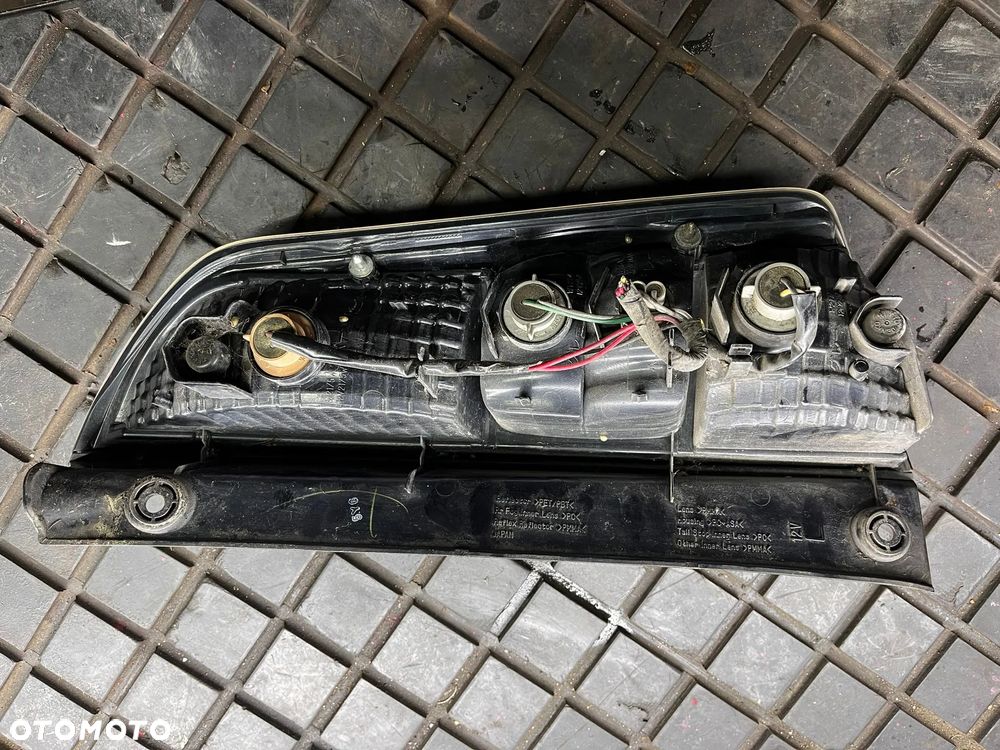 lampa lewy tył DAIHATSU SIRION II LIFT 220-51763 EUROPA POSIADAM 2 SZT - 2