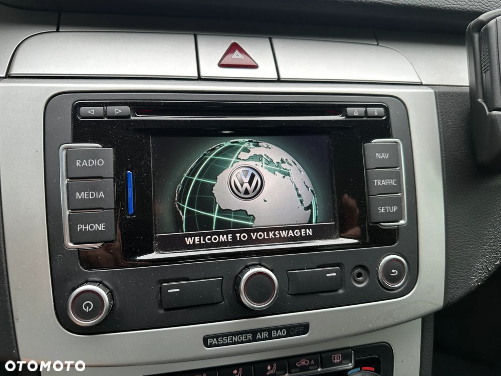 Volkswagen Passat 2.0 TDI DPF BlueMotion Technology Comfortline - 12