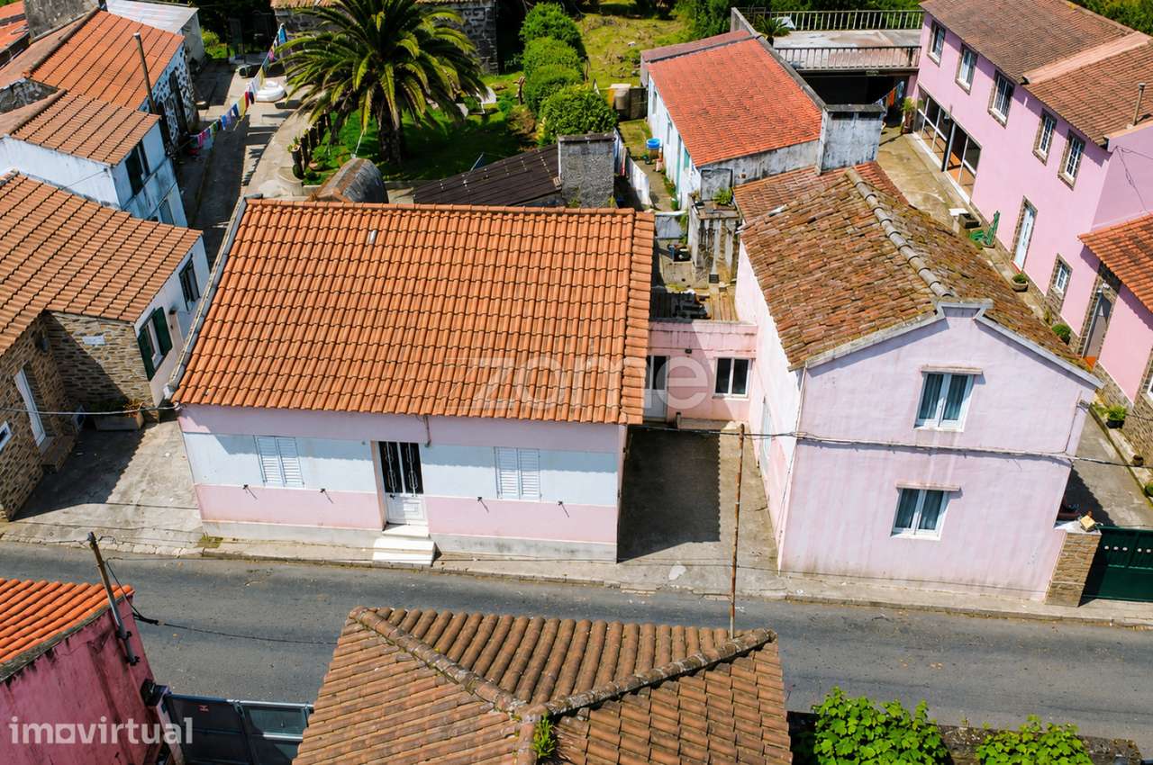 Moradia com Terreno e Potencial de Investimento nos Arrifes - Grande imagem: 2/19