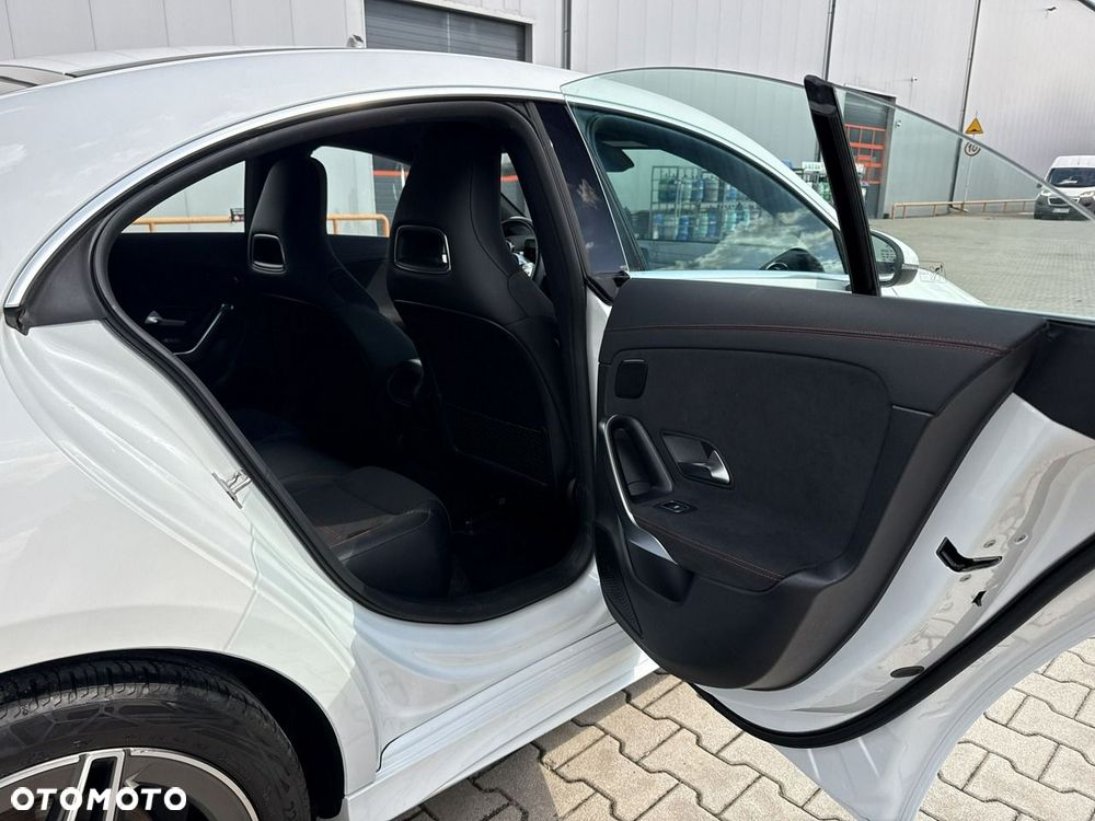 Mercedes-Benz CLA 200 mHEV AMG Line 7G-DCT - 17