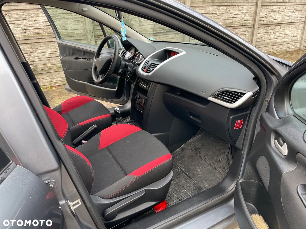 Peugeot 207 1.4 16V Trendy - 11