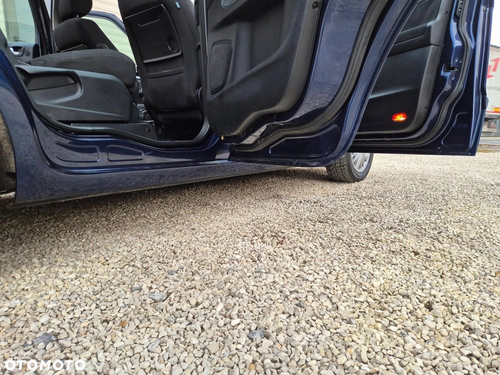 Ford Galaxy 2.0 Ghia - 23