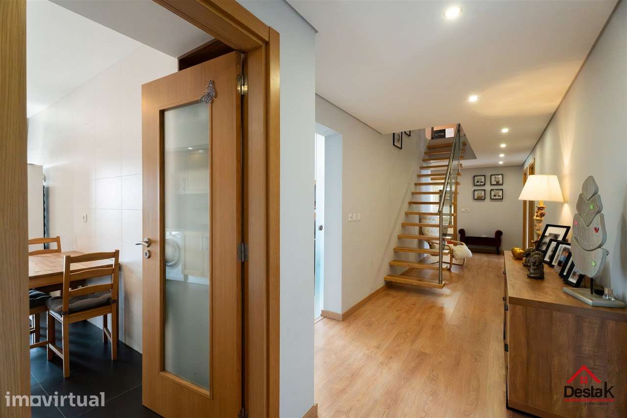 Apartamento T3 Duplex na  venda na Avenida dos Ferroviários em Pinhal - Grande imagem: 4/28