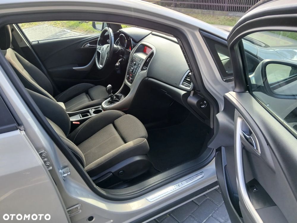 Opel Astra 1.4 ecoFLEX - 19