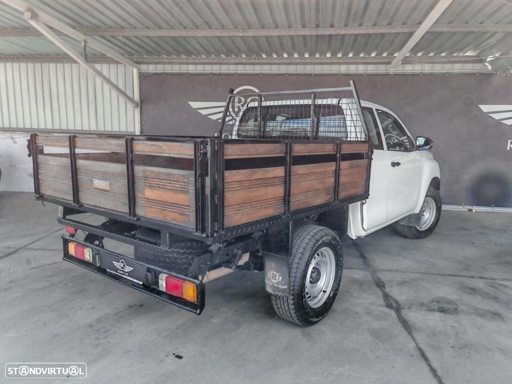 Toyota Hilux 2.4 D-4D 4WD CE 3L - 6