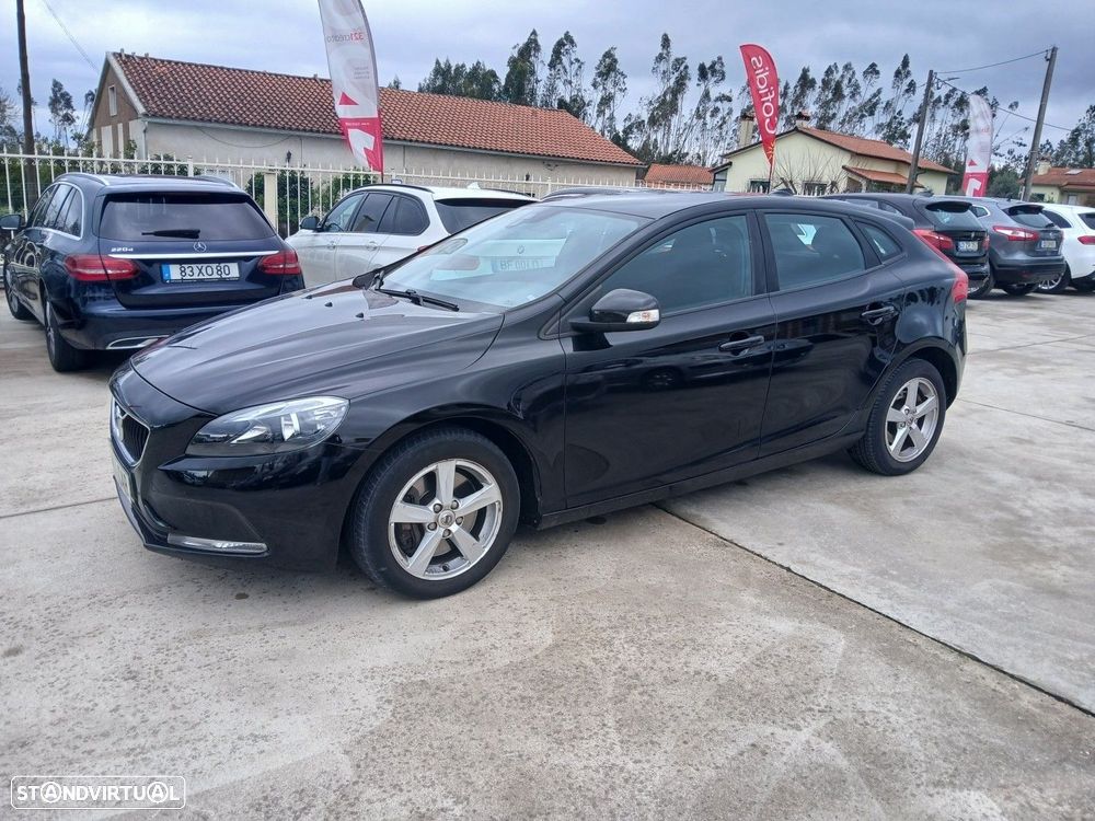 Volvo V40 2.0 D2 Momentum Geartronic - 4