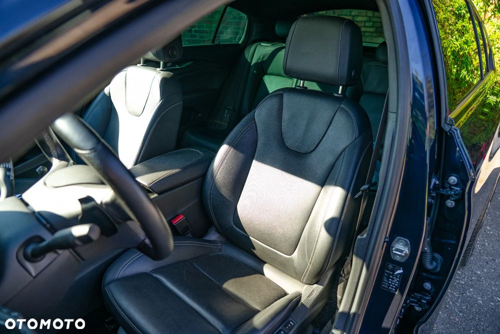 Opel Insignia 2.0 CDTI 4x4 GSi S&S - 13