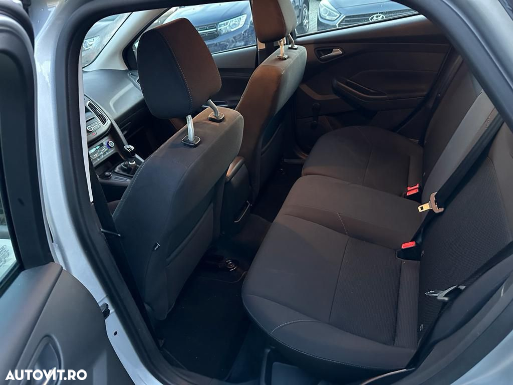 Ford Focus - 8