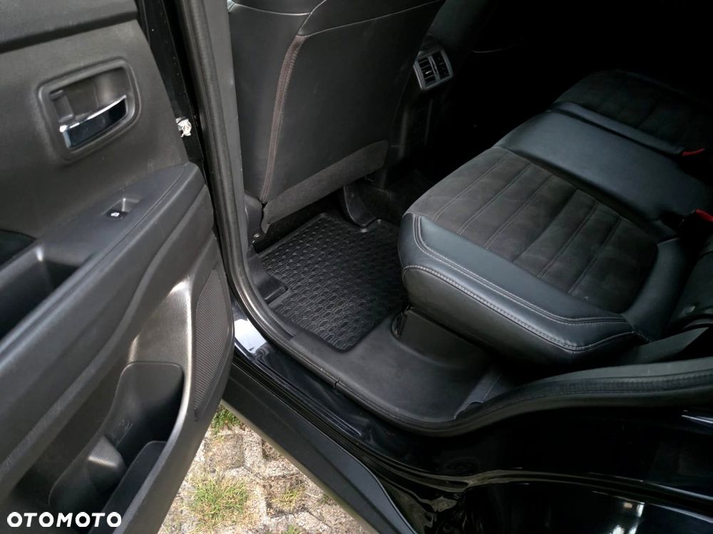 Mitsubishi Outlander 2.0 Instyle + 4WD CVT - 9