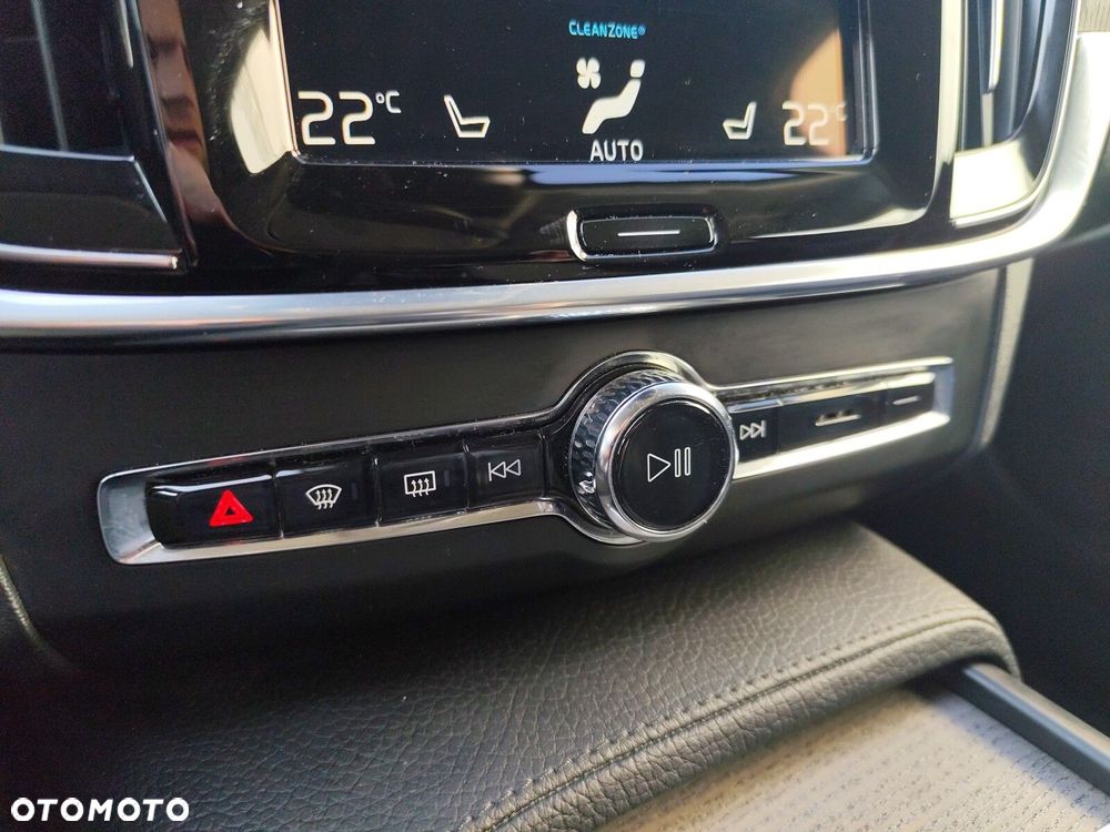 Volvo V90 Cross Country - 26