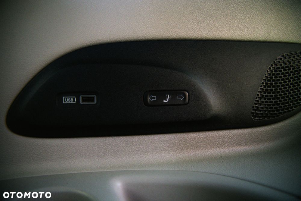 Chrysler Pacifica - 35