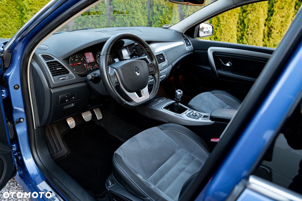 Renault Laguna dCi 180 FAP GT - 16