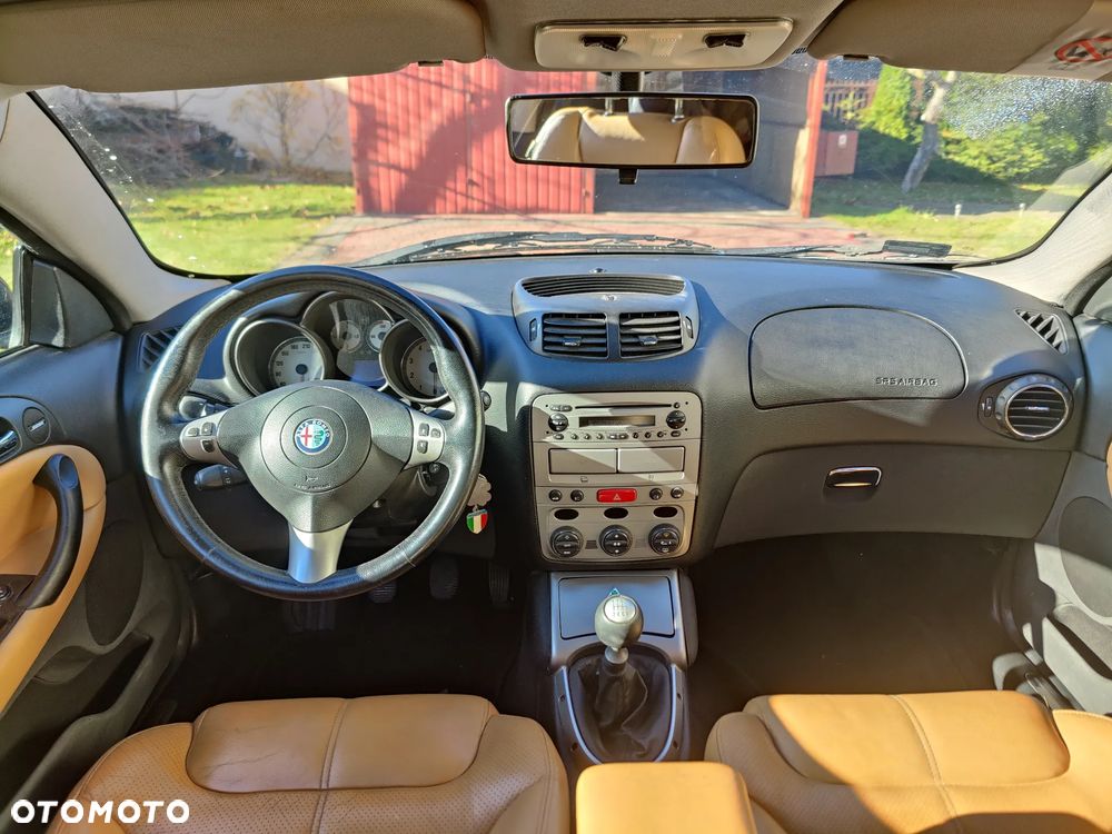 Alfa Romeo GT 3.2 24V Distinctive - 8