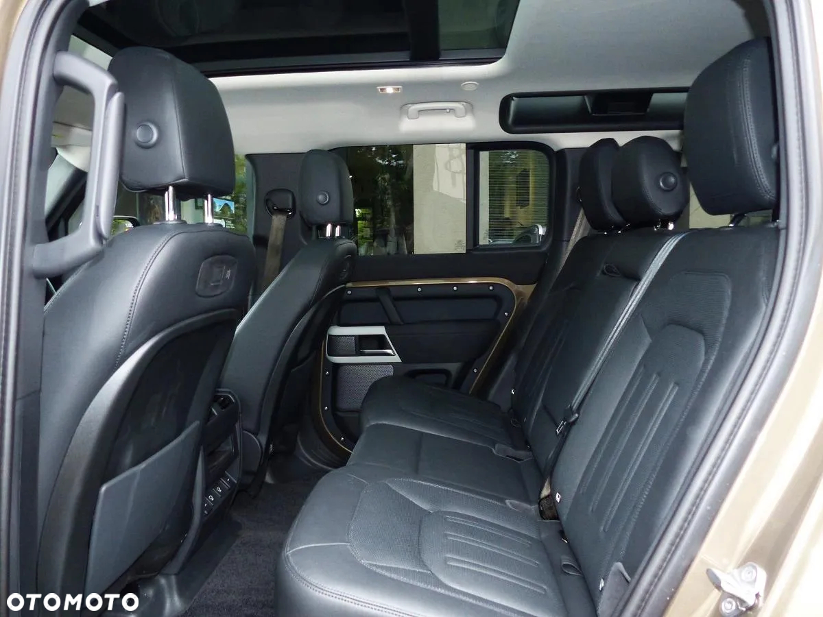 Land Rover Defender 110 P400 First Edition - 11