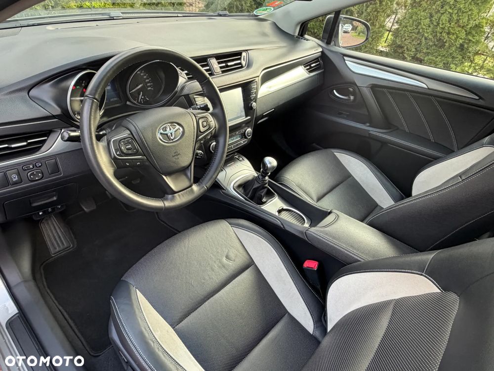 Toyota Avensis 2.0 D-4D Premium - 12