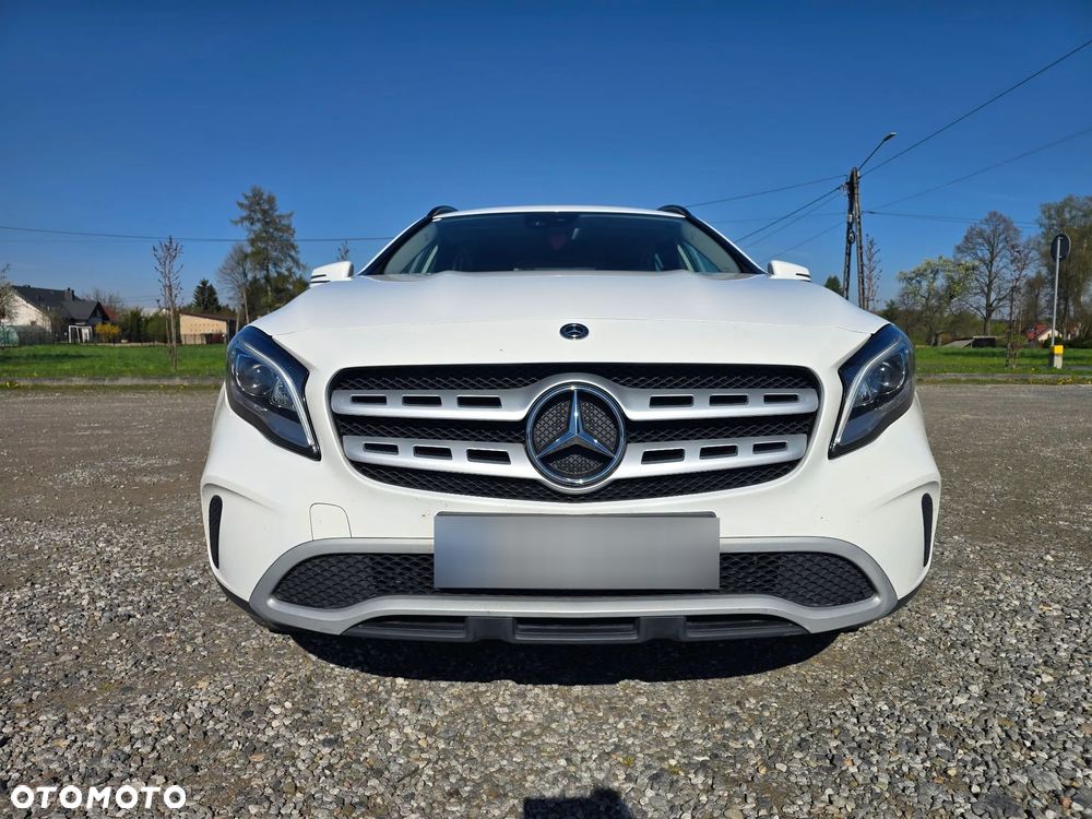 Mercedes-Benz GLA 180 7G-DCT - 4
