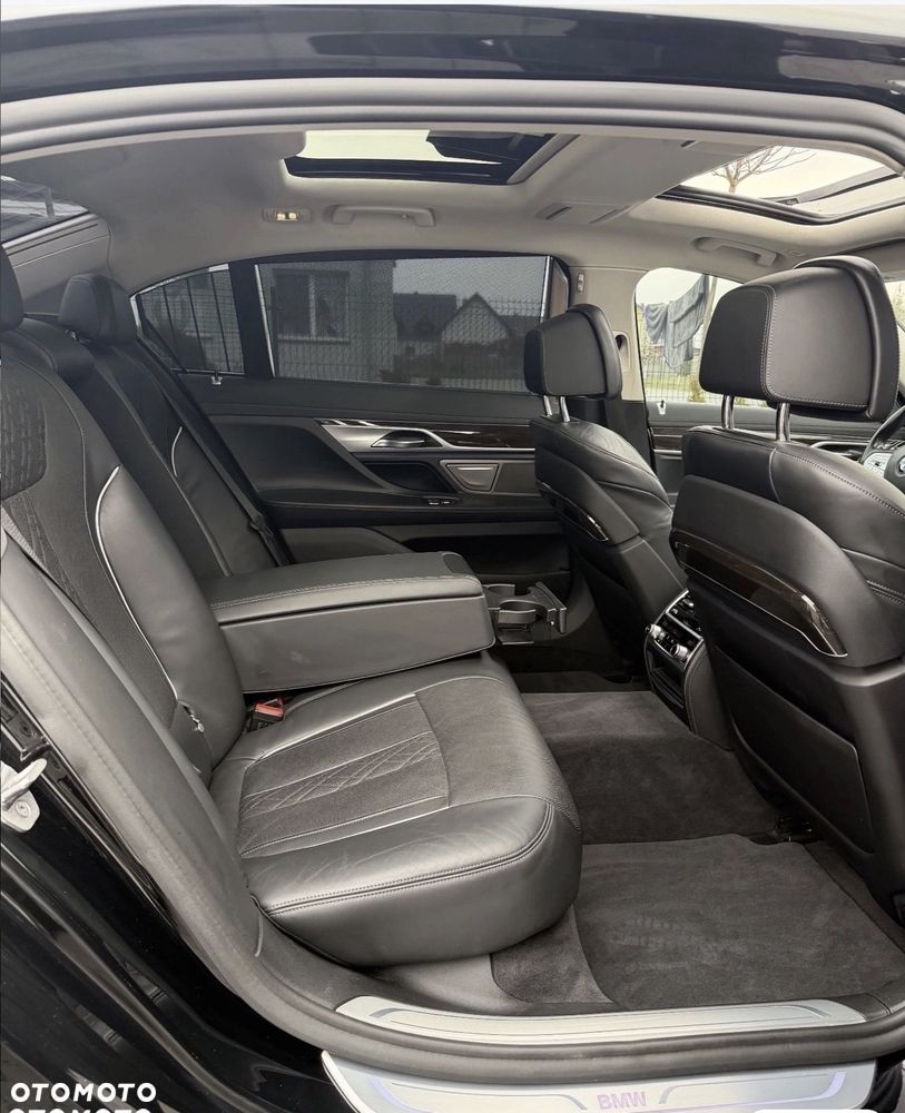 BMW Seria 7 740Li - 27