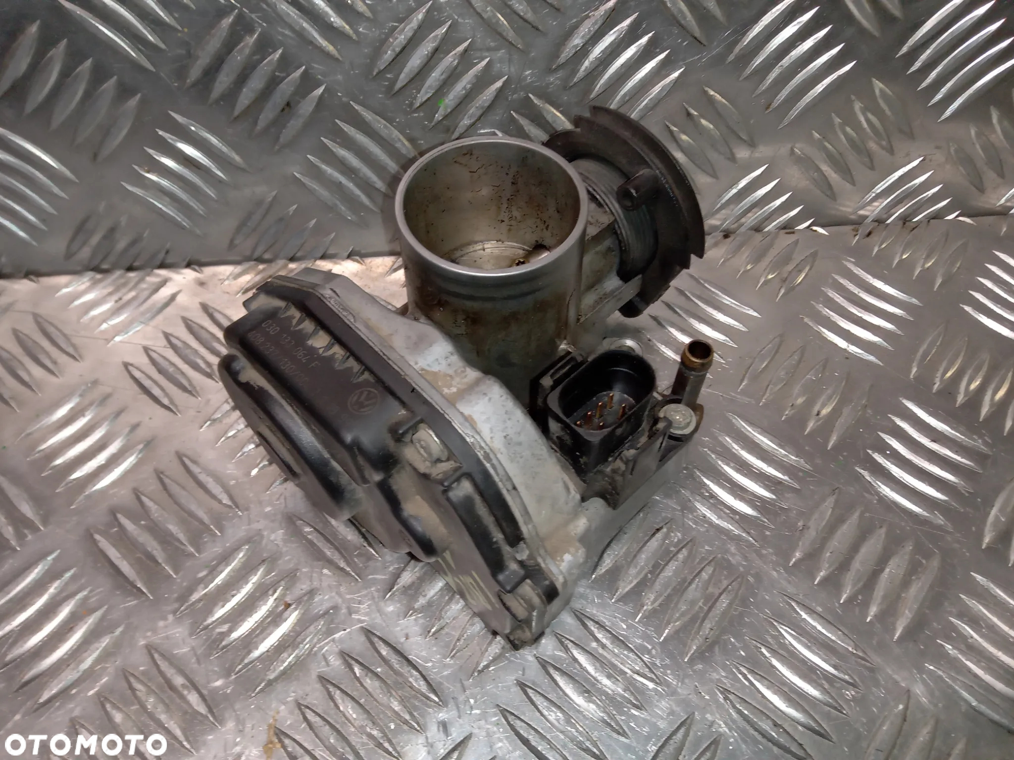 Przepustnica VW Audi 1.4 B 030133064F - 5
