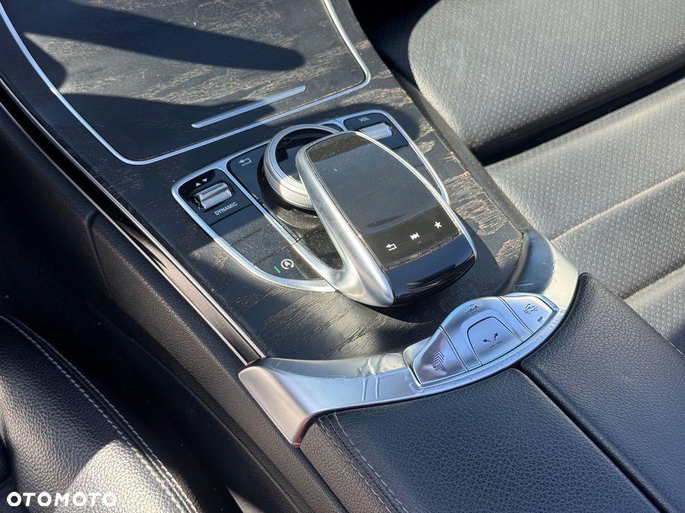 Mercedes-Benz Klasa C 300 9G-TRONIC - 26