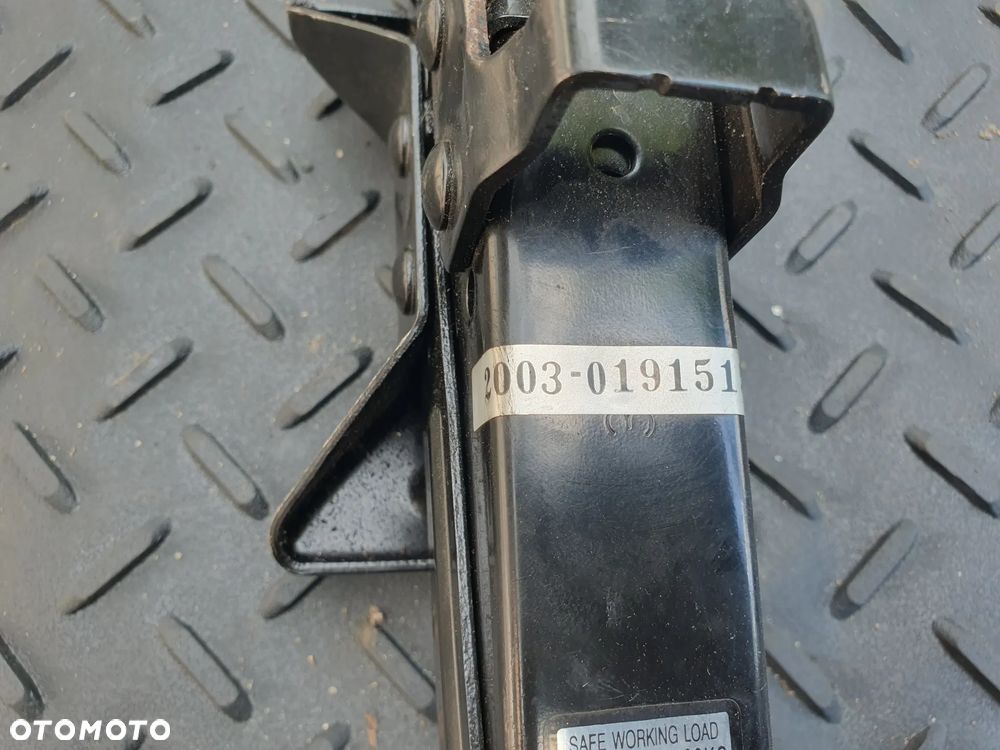 LEWAREK PODNOŚNIK SAMOCHODOWY TOYOTA 700KG - 2