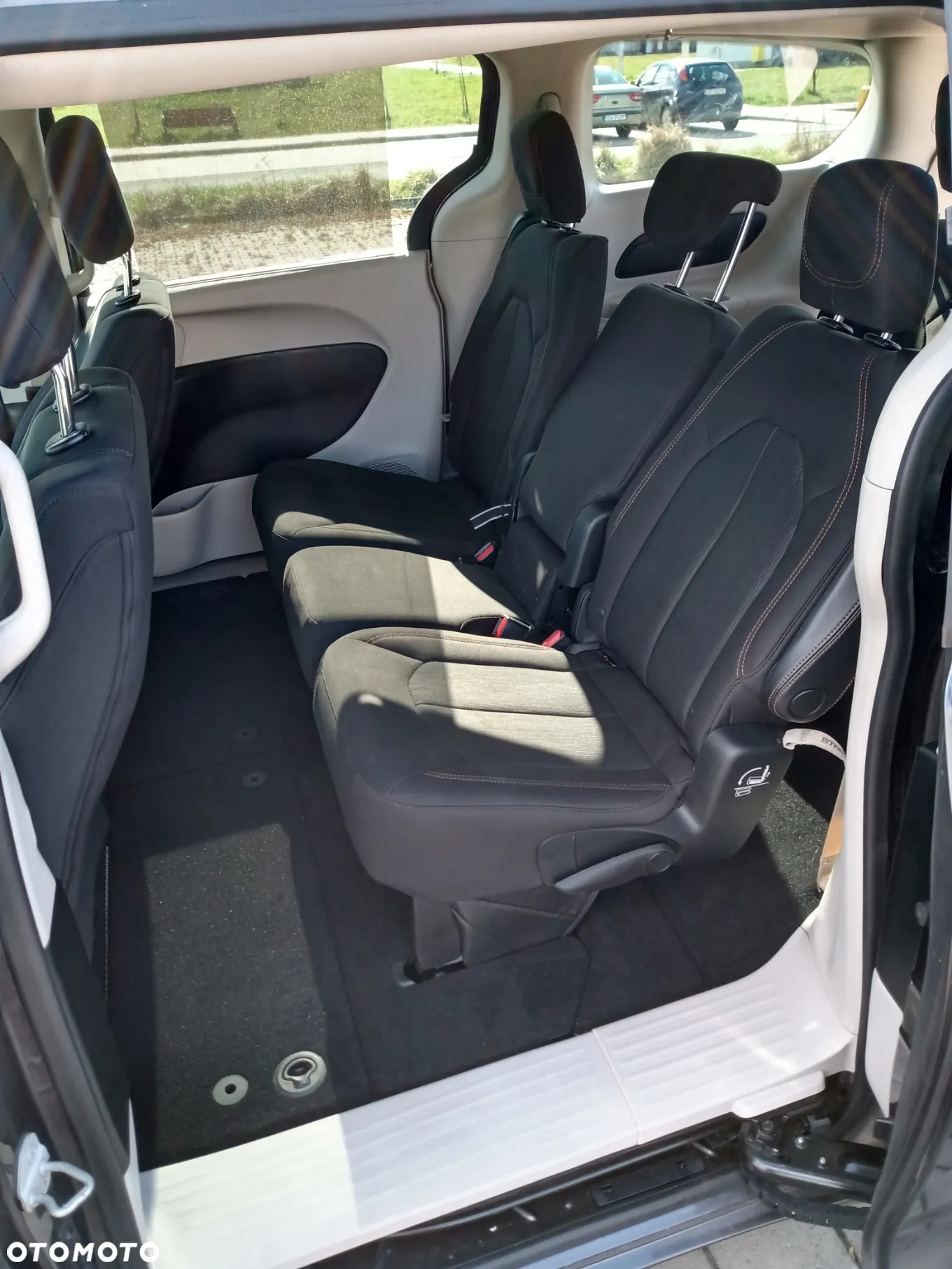 Chrysler Pacifica - 13