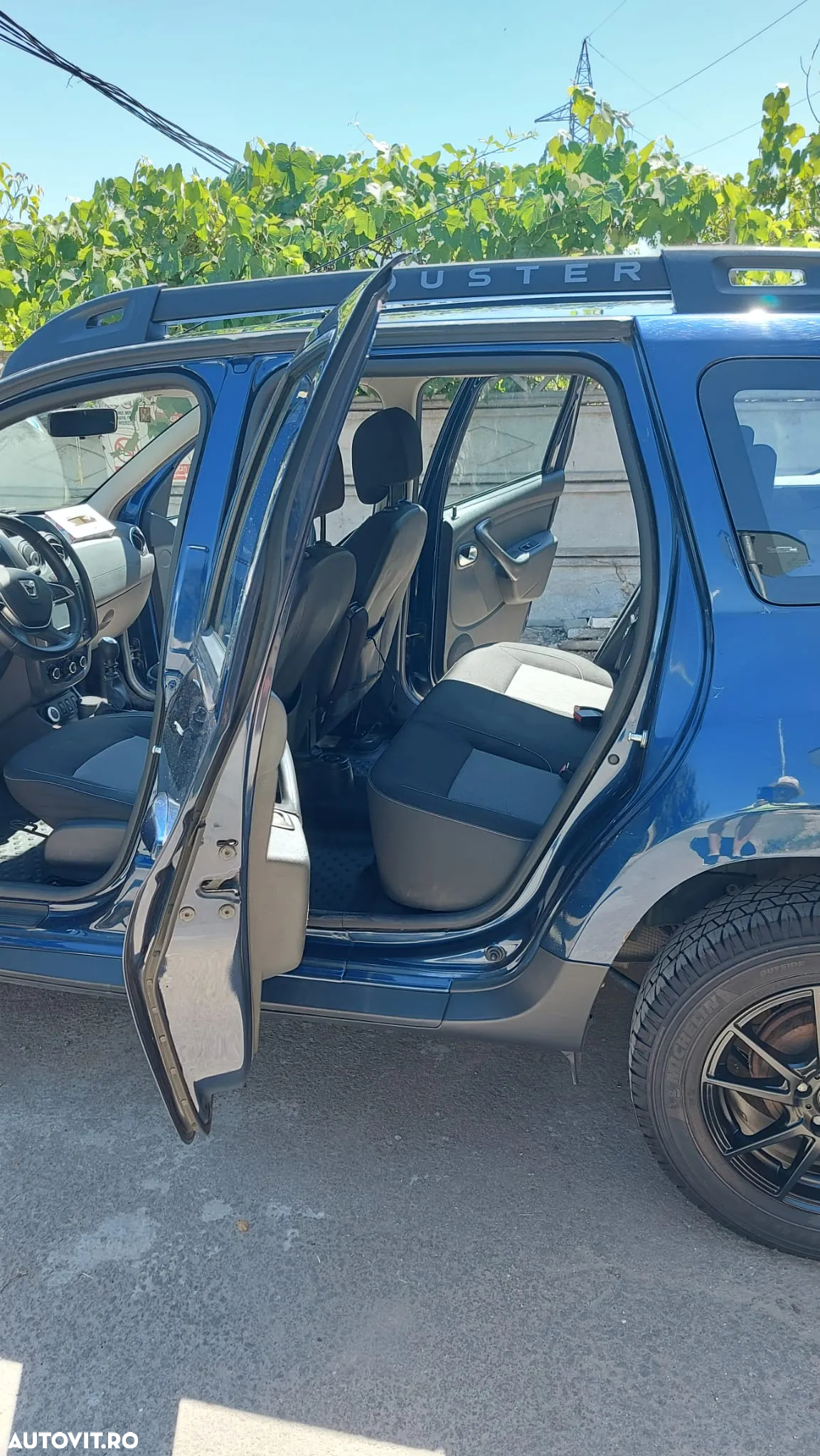 Dacia Duster 1.6 4x4 Laureate - 11