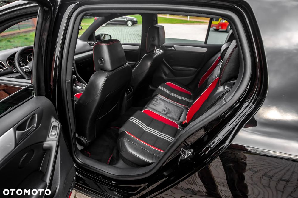 Volkswagen Golf 2.0 GTI DSG adidas - 23