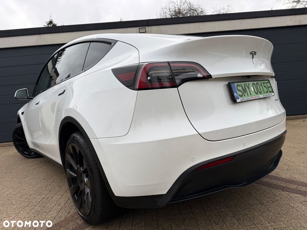 Tesla Model Y Long Range AWD - 11