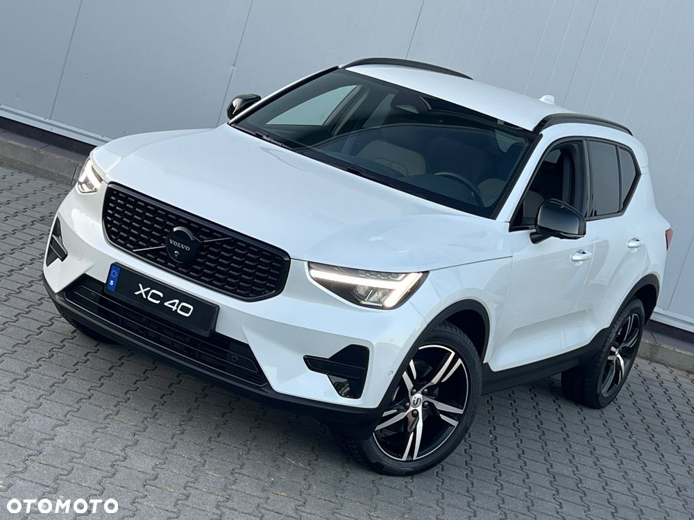 Volvo XC 40 B4 AWD Plus Dark - 11
