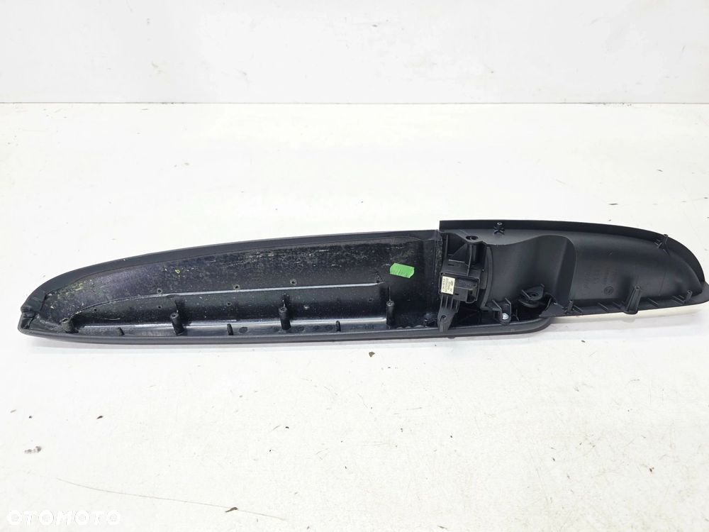PODŁOKIETNIK PRAWY PRZÓD RĄCZKA PRZEŁĄCZNIK AUDI A3 8P 3 DRZWI 8P3867174 - 9