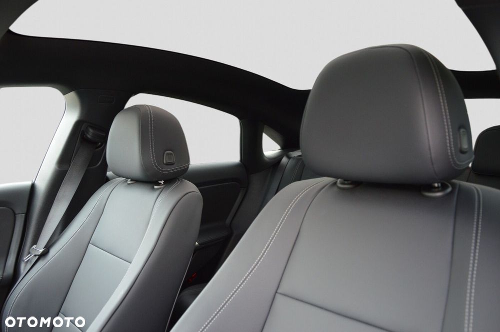 Mercedes-Benz CLA 200 mHEV 4-Matic 8G-DCT - 12