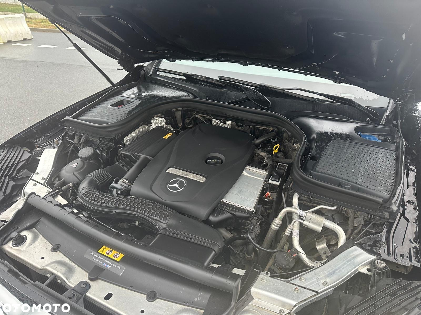 Mercedes-Benz GLC 300 Coupe 4Matic 9G-TRONIC - 32