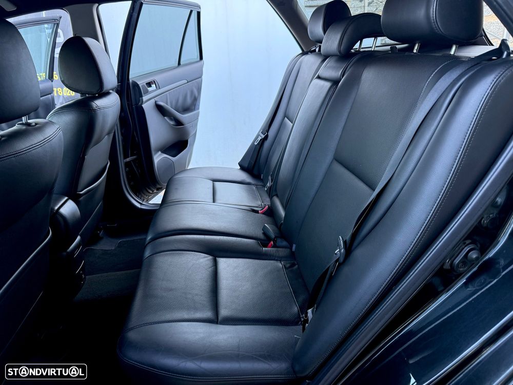 Toyota Avensis SW 2.2 D-4D Executive - 44