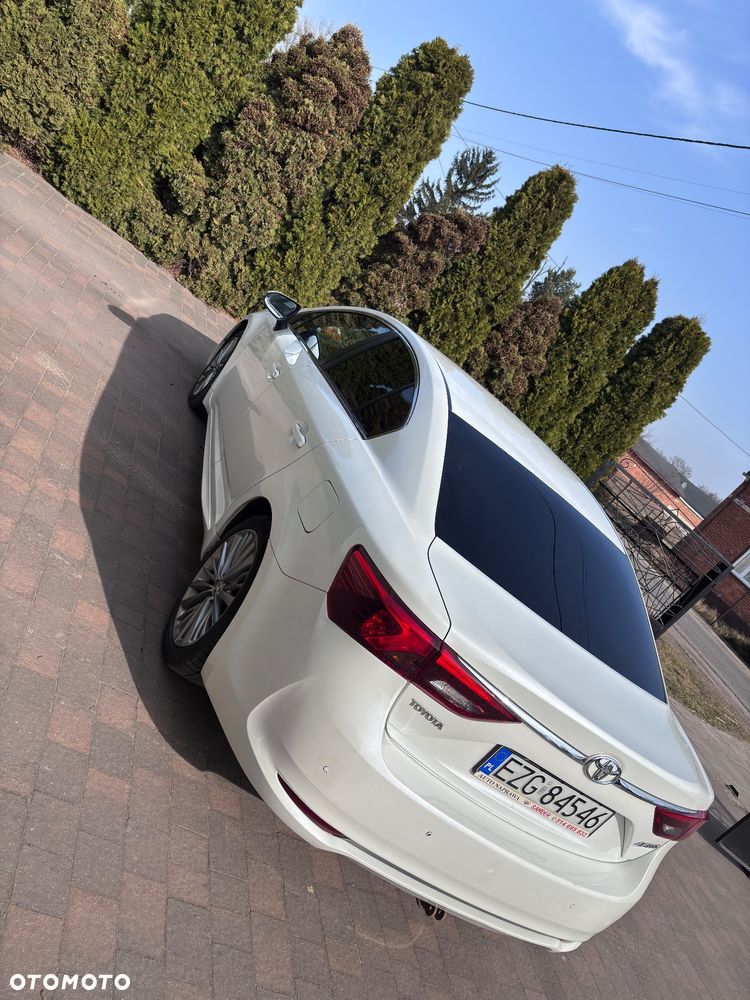 Toyota Avensis 2.0 D-4D Premium - 8