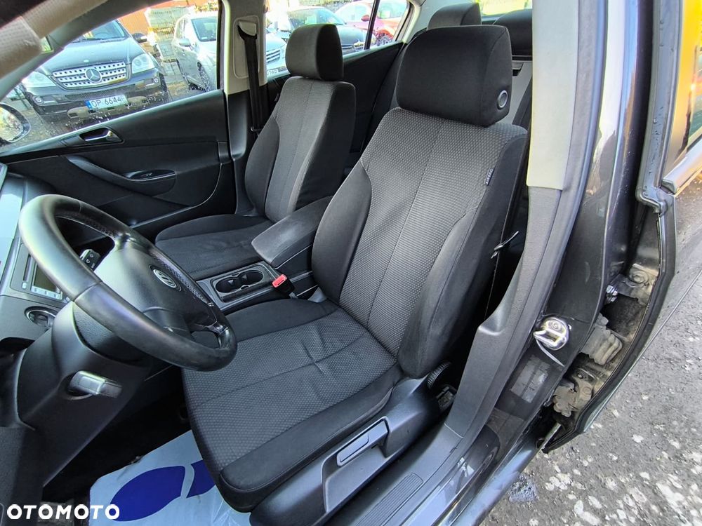 Volkswagen Passat - 4