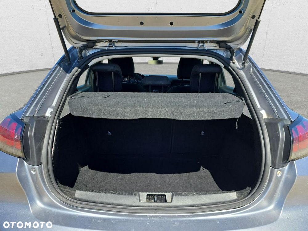 Peugeot 208 - 13