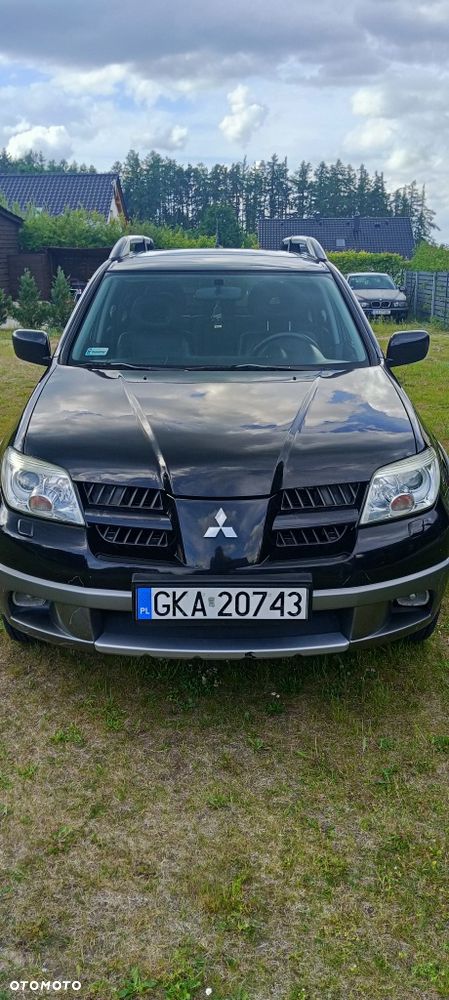Mitsubishi Outlander - 1