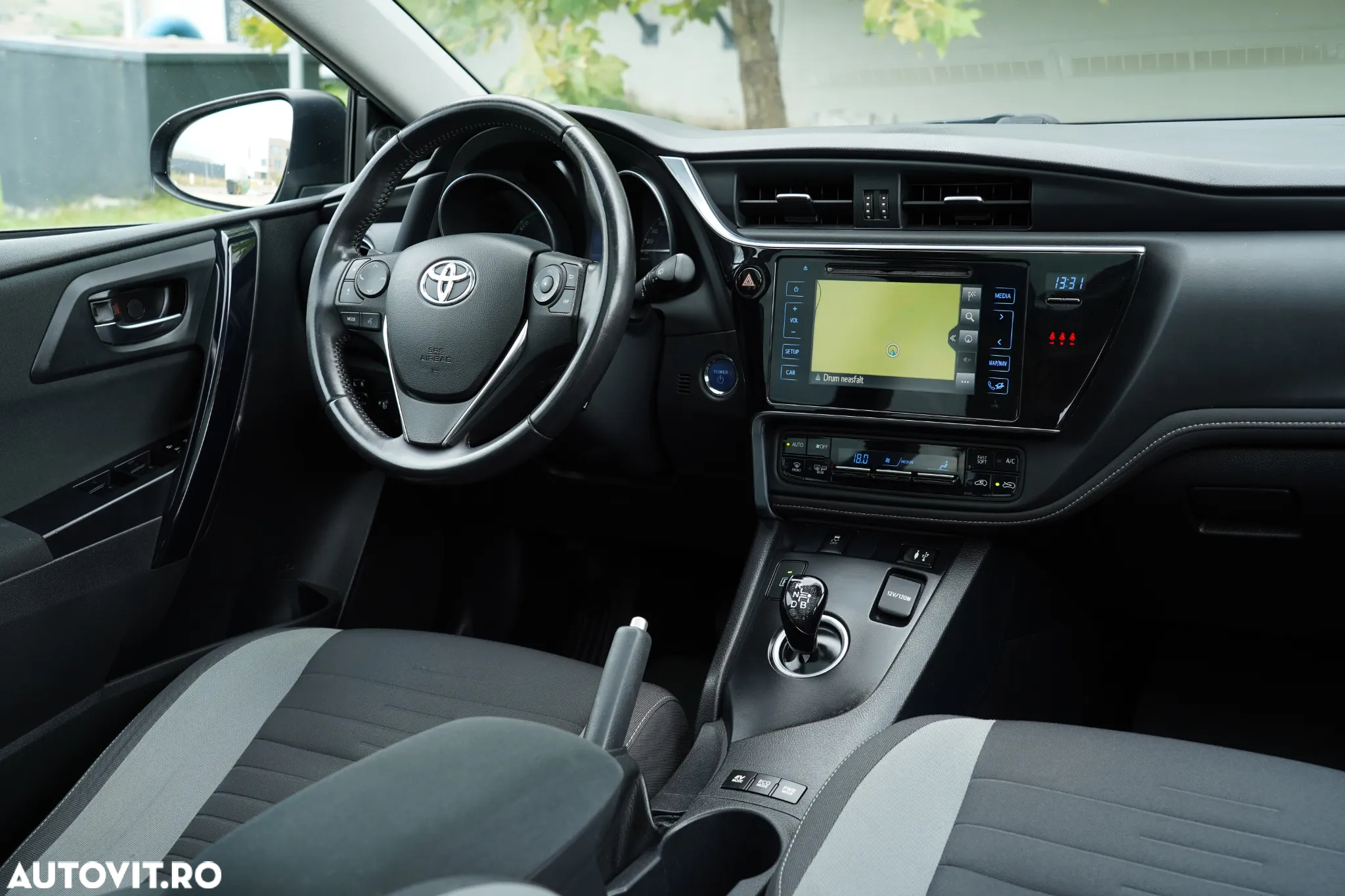 Toyota Auris 1.8 L VVT-i Hybrid Sol + - 13
