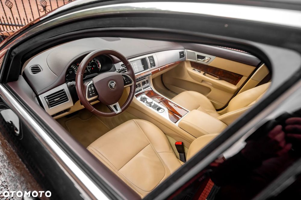 Jaguar XF 3.0 V6 S - 17