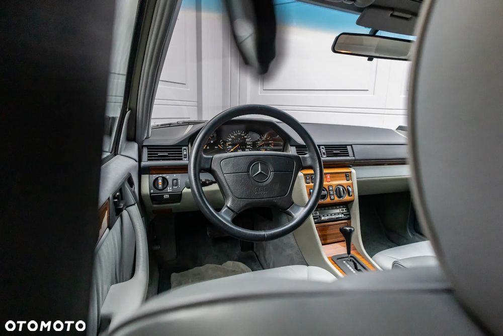 Mercedes-Benz Klasa E - 16