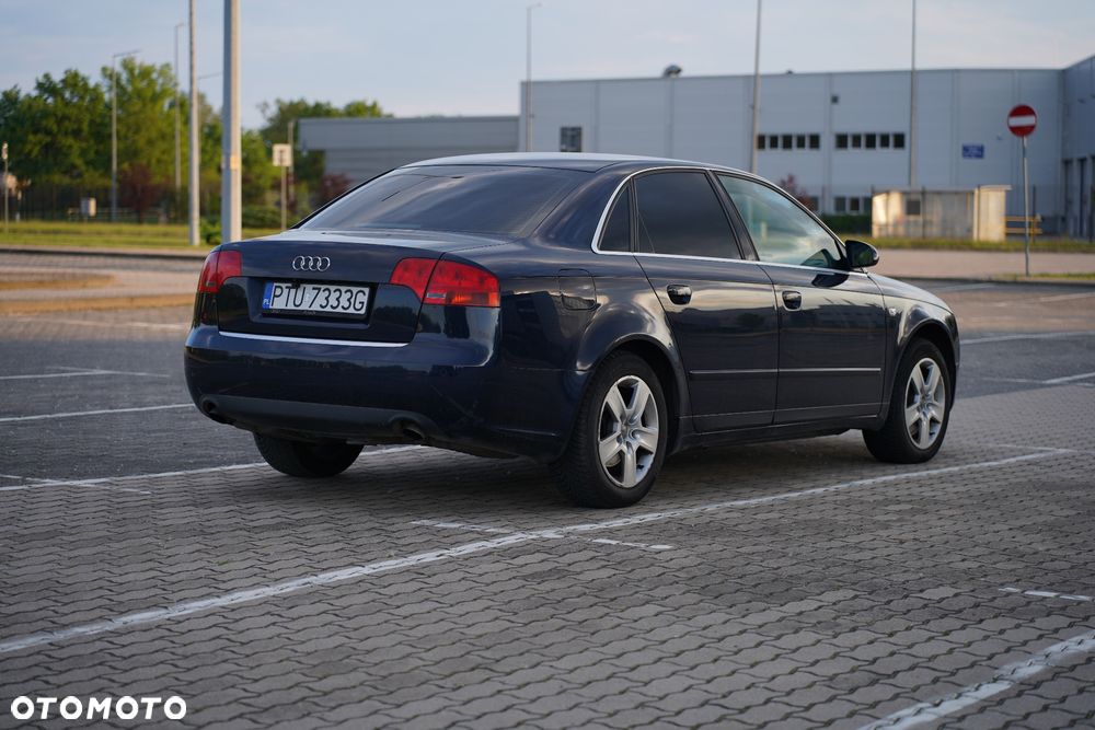 Audi A4 Limousine - 1