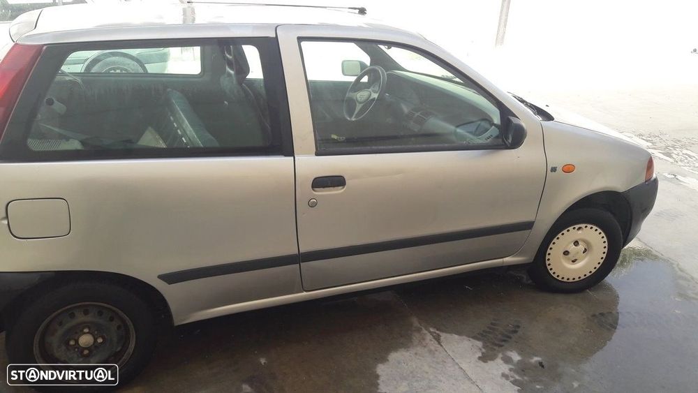 GUARDA-LAMAS FRONTAL DIREITO FIAT PUNTO 1999 - - 1