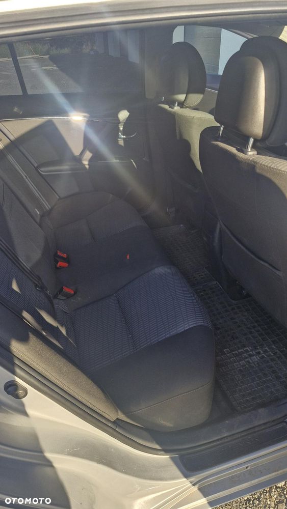 Toyota Avensis 1.8 Luna - 4