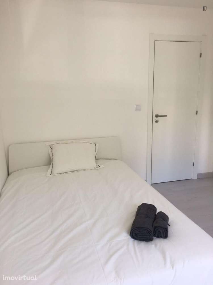 Quarto - localizado em Carcavelos Lisbon - Grande imagem: 2/12
