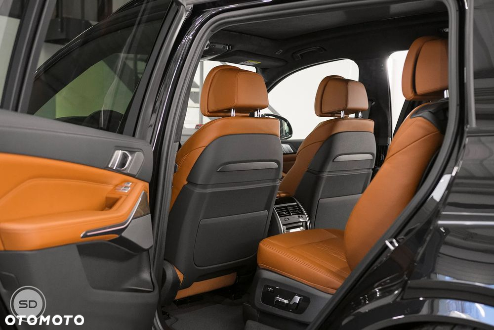 BMW X7 M50i sport - 24
