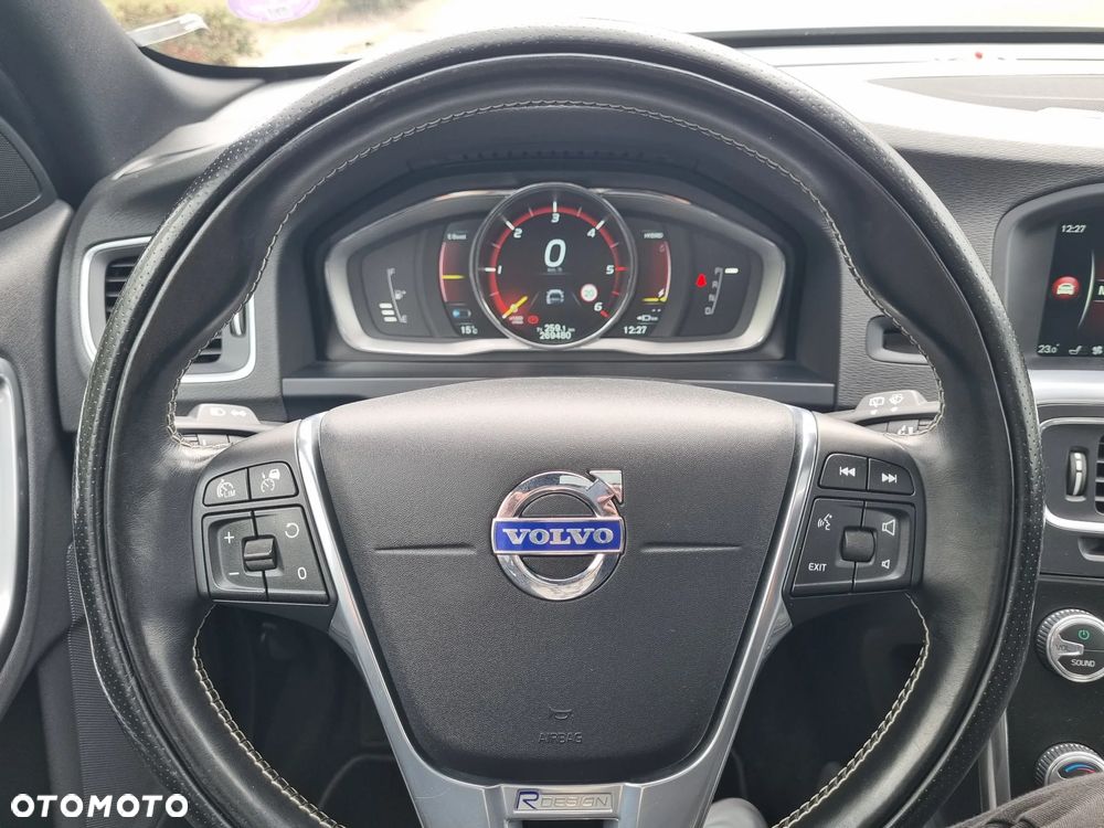Volvo V60 D6 AWD Plug-in Hybrid R-Design Summum - 19
