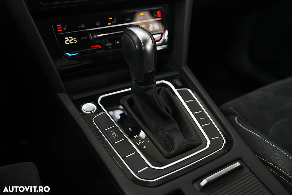 Volkswagen Passat - 36