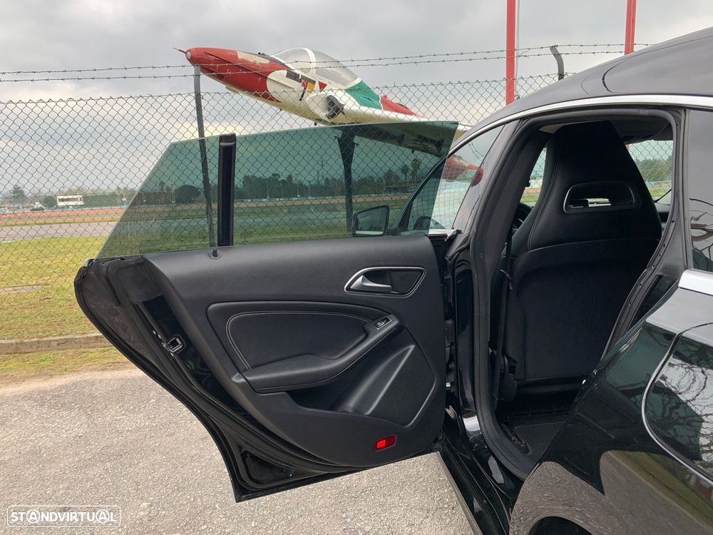 Mercedes-Benz CLA 200 d Shooting Brake AMG Line Aut. - 33