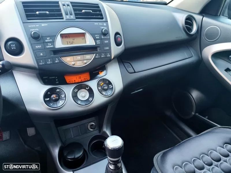 Toyota RAV4 2.2 D-4D - 13